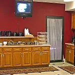 Days Inn & Suites By Wyndham Starkville 