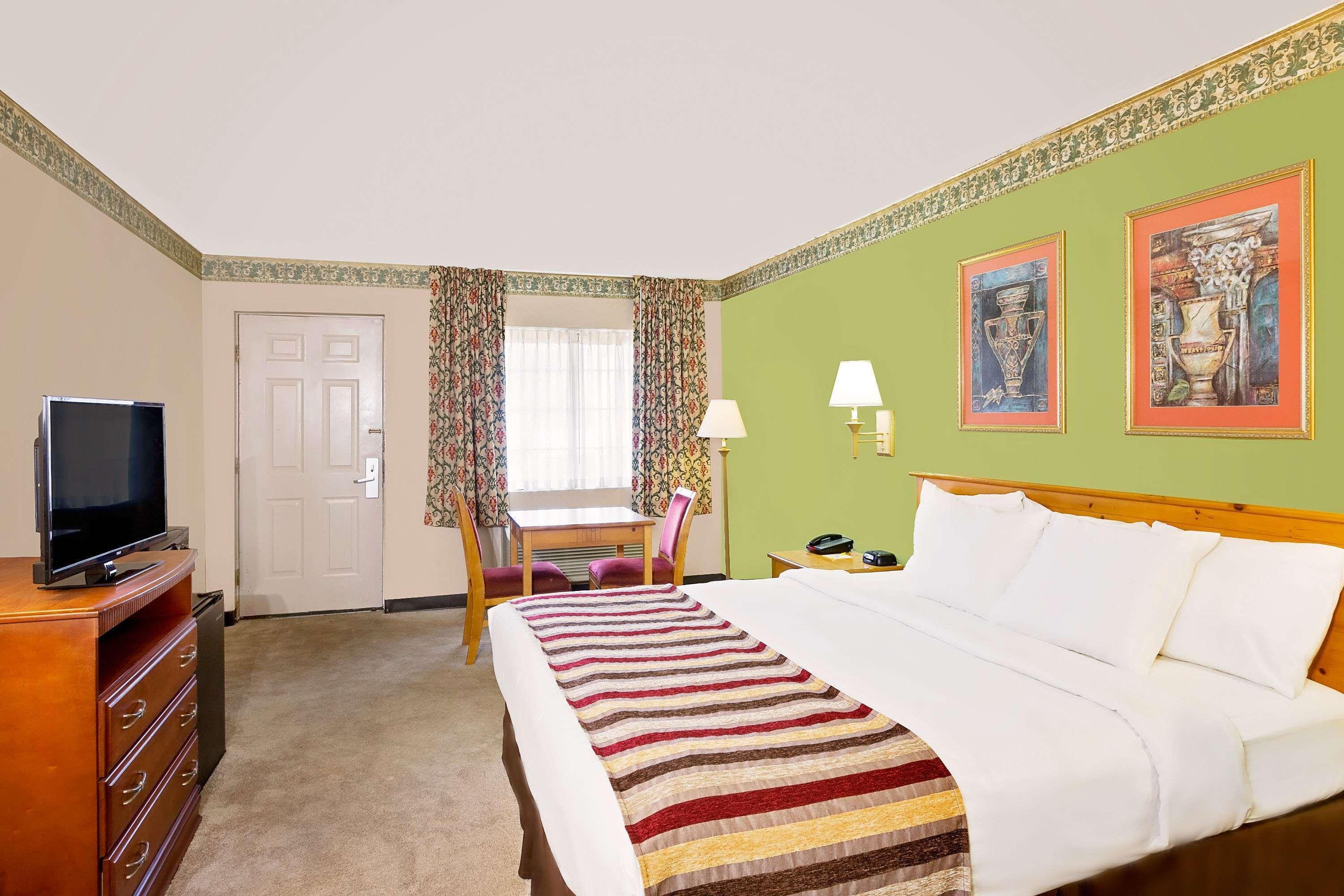 Days & By Wyndham Hotel 2*