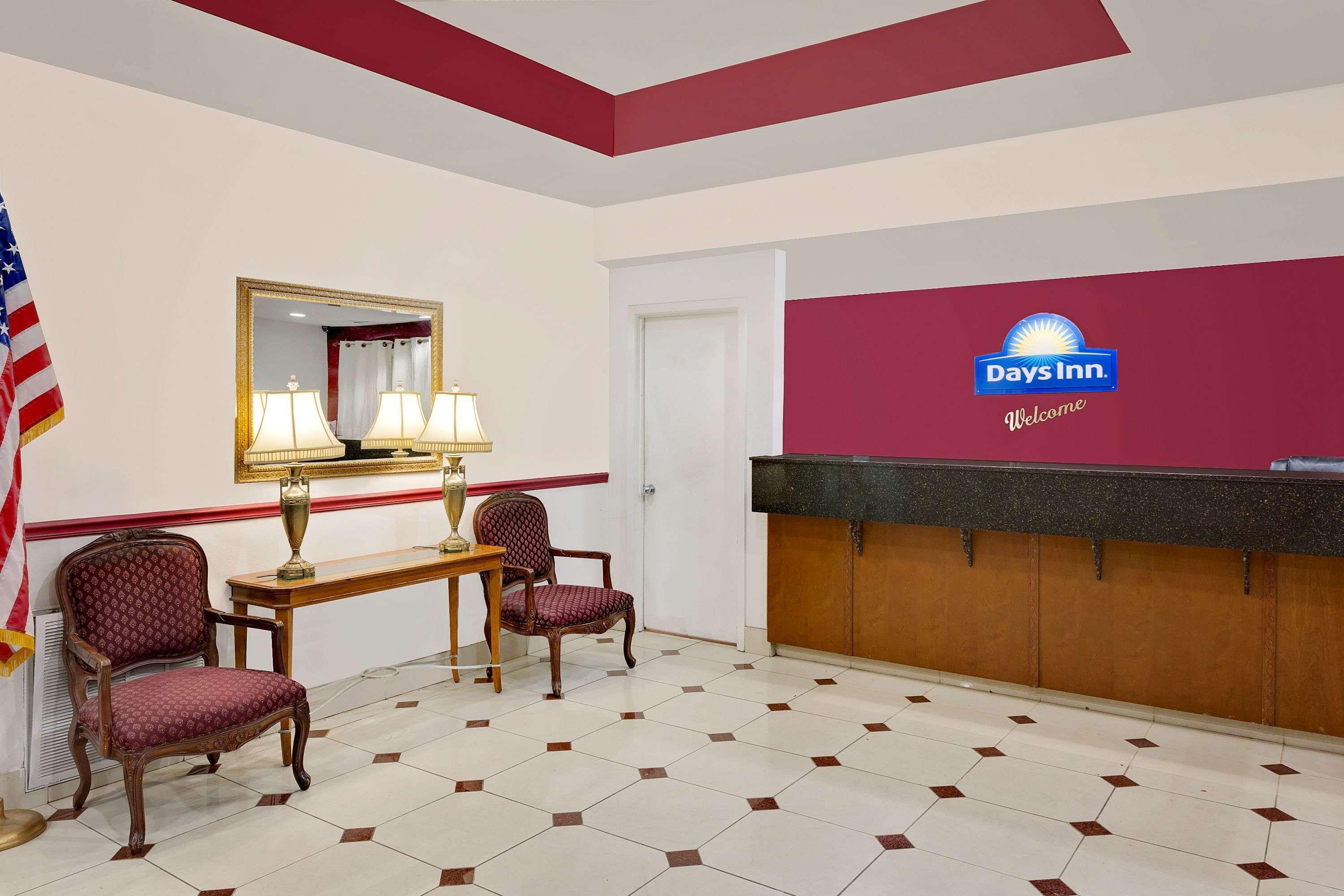 Days & By Wyndham Hotel 2*